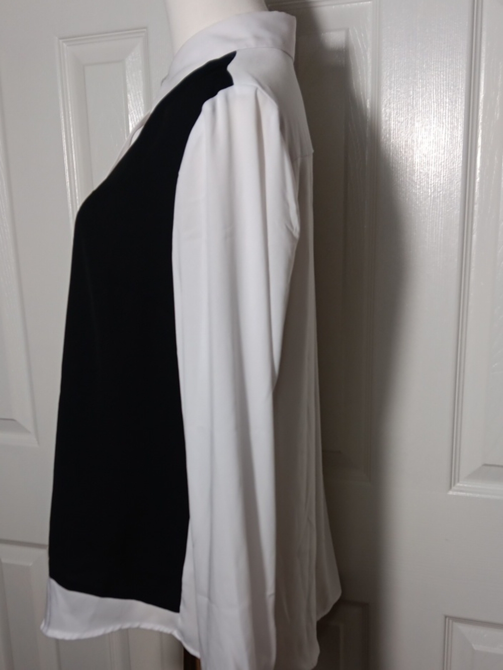 New York & Company Black and White Colorblock Button-Down Shirt - Picture 3 of 13